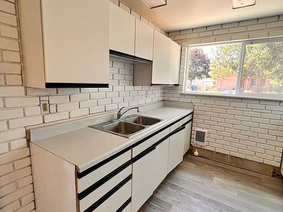 5th image of 7219 S Prospect St