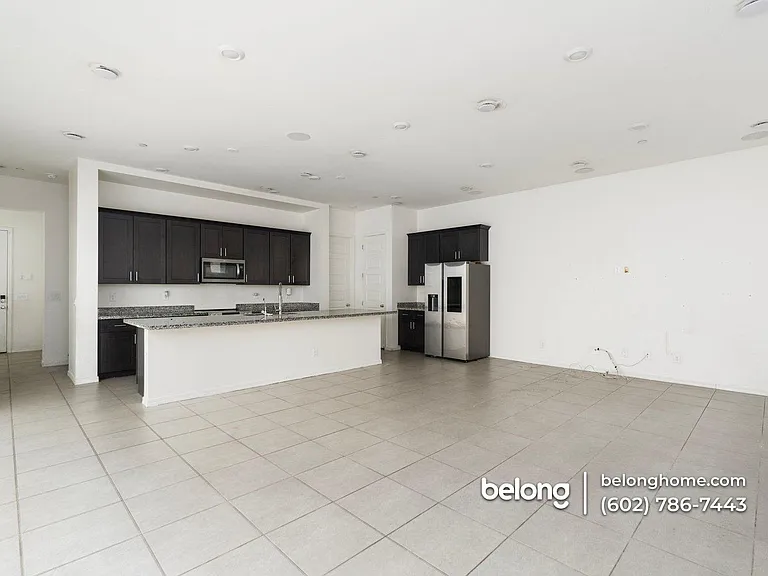 221 E Balsam Dr — Photo 6