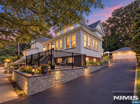 25 1st Street, Ridgefield Park, NJ 07660