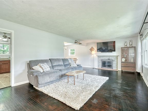 4th image of 1038 Whalen Rd