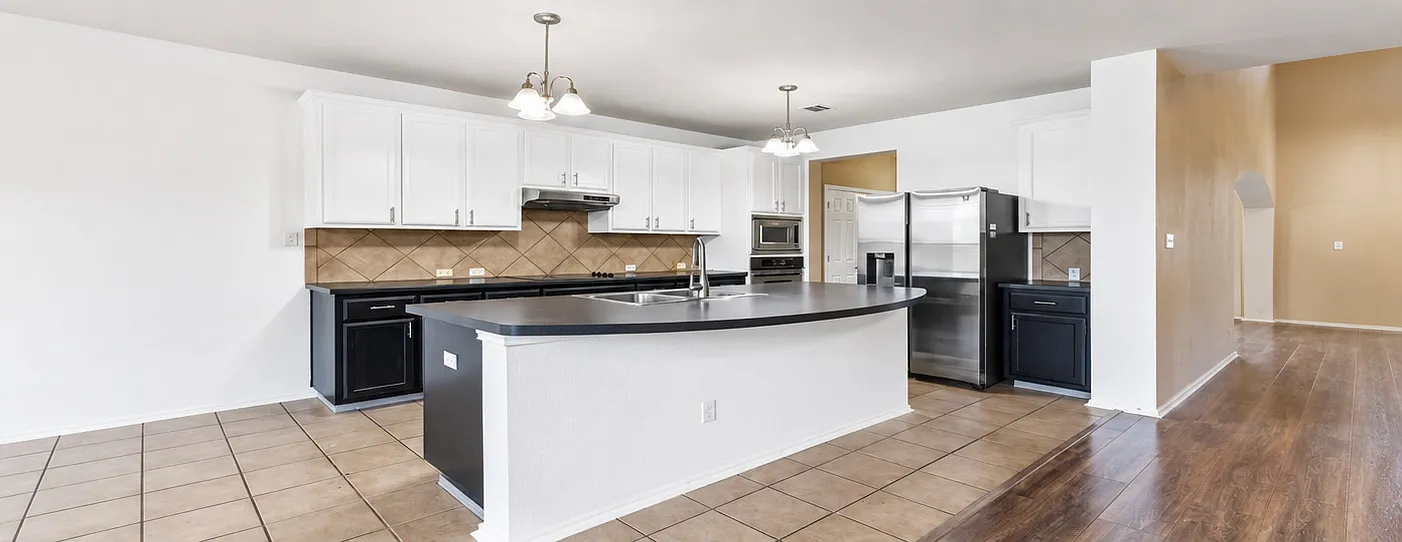 3 bed, 2326 sqft, $2,300 — Photo 4