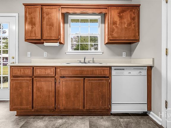 5th image of 115 High Pointe Drive