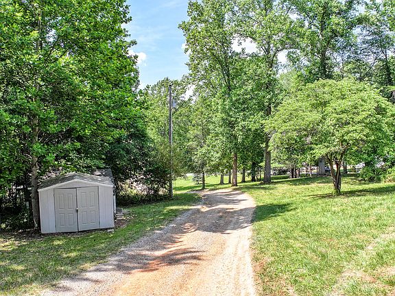4th image of 553 Hartman Ln