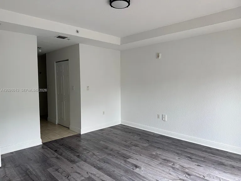 107 Mendoza Ave #201 — Photo 9