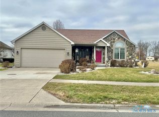 1800 Waterford Ln, Defiance, OH