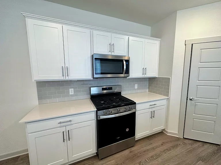 325 Wilshire Rd — Photo 3
