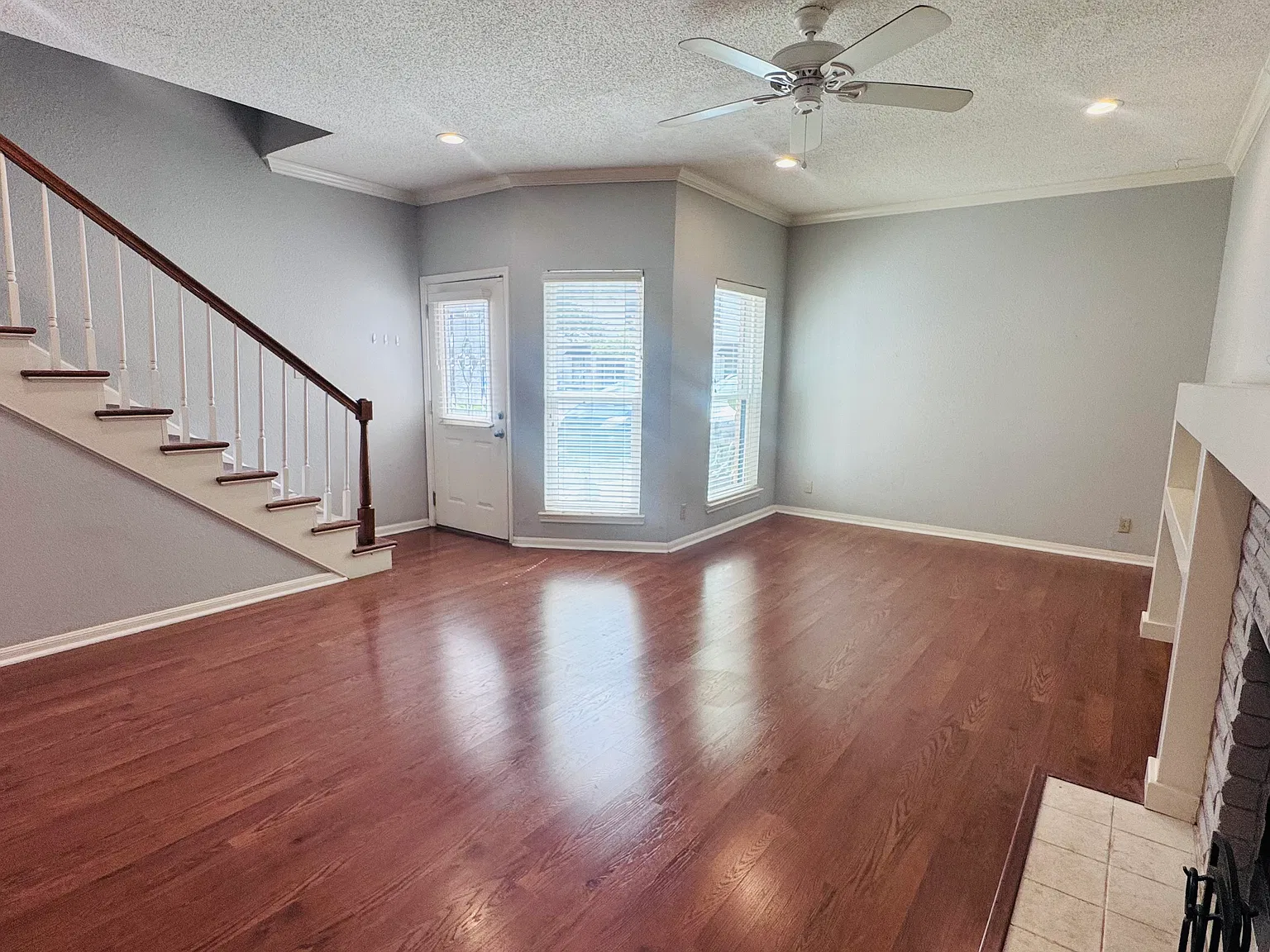 Spacious living room