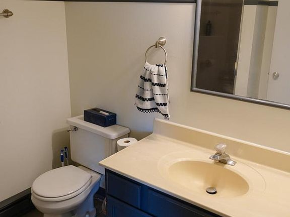 4th image of 401 Slinger ROAD #1