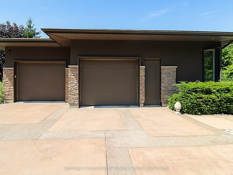 4 Holly Ct — Photo 46