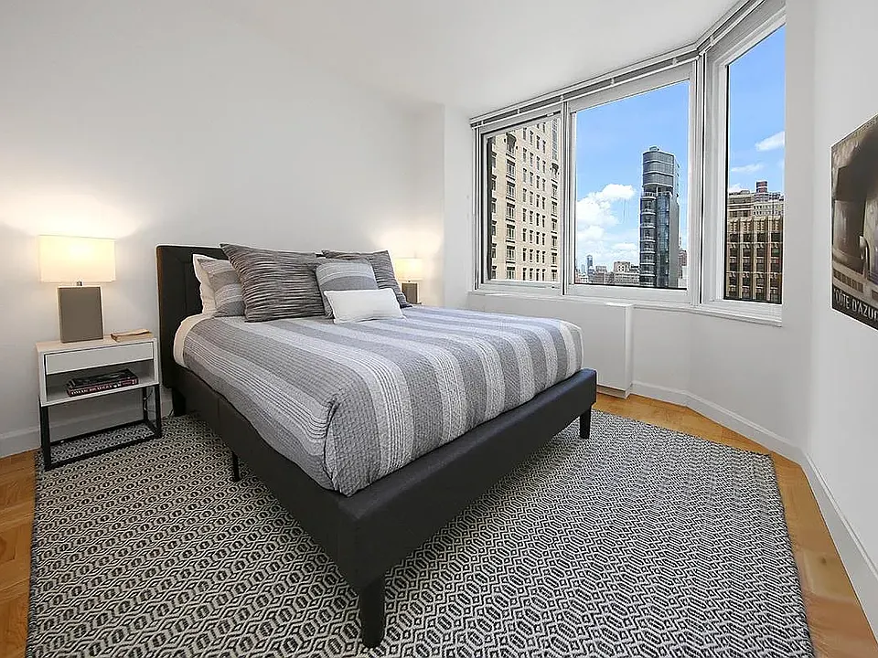 10 Barclay St #33A