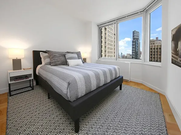 10 Barclay St APT 33A, New York, NY 10007