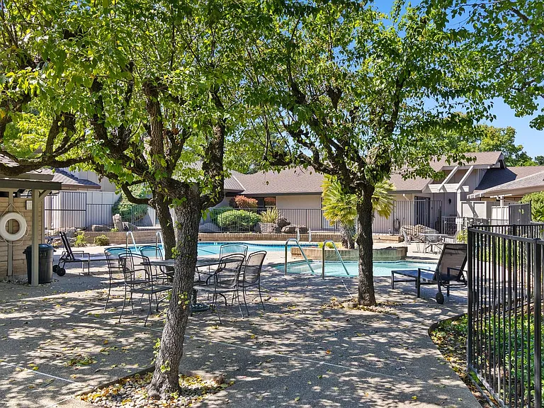 2800 Calle Vista Way — Photo 52
