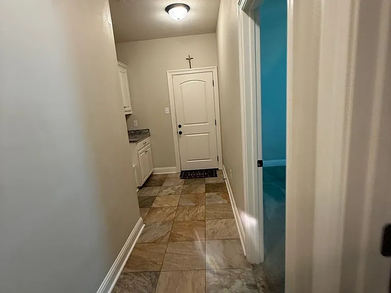 908 Lakehaven Dr — Photo 8