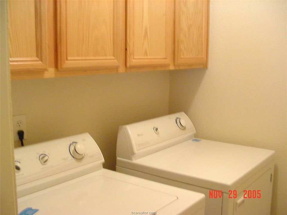 2nd image of 906 Crepe Myrtle St