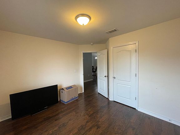 3rd image of 235 Citadel Ln