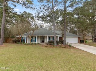 107 Pine Ln, Hattiesburg, MS 39402