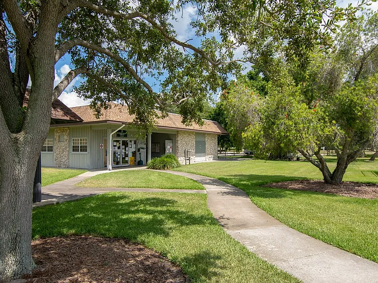 2646 Cardinal Dr — Photo 52