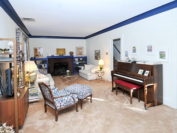 5th image of 27 Westview Ave