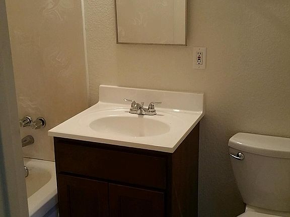 3rd image of 613 Maple St APT 2