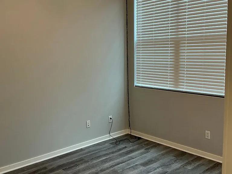 537 W Maple Ave — Photo 26