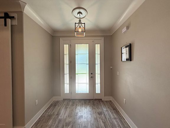 4th image of 1002 Gloria Ave