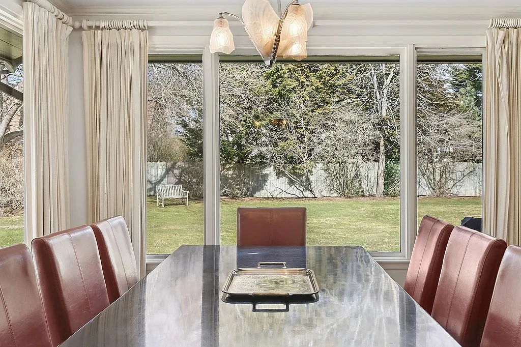 Mid-Century Beach House in East Hampton Village. — Photo 4