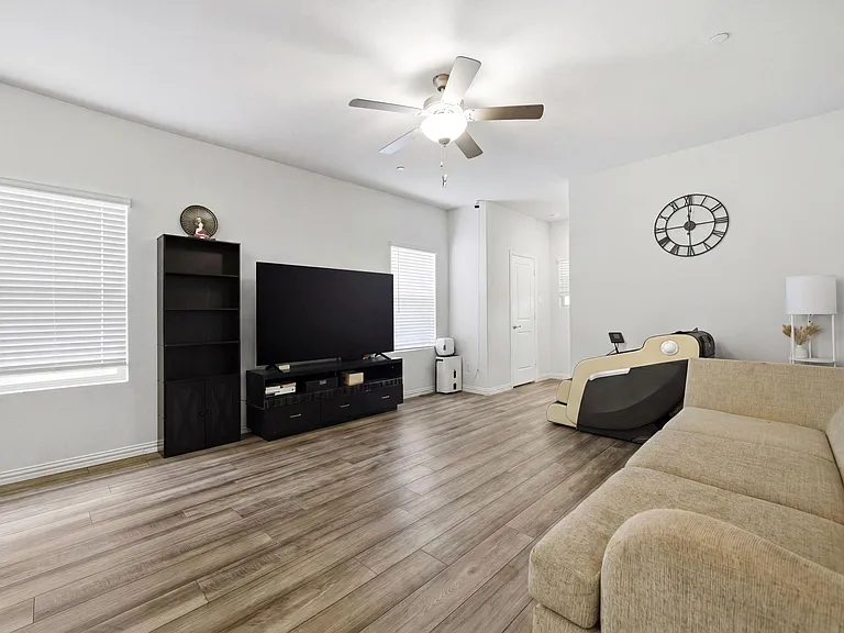 224 Monarch Way — Photo 3