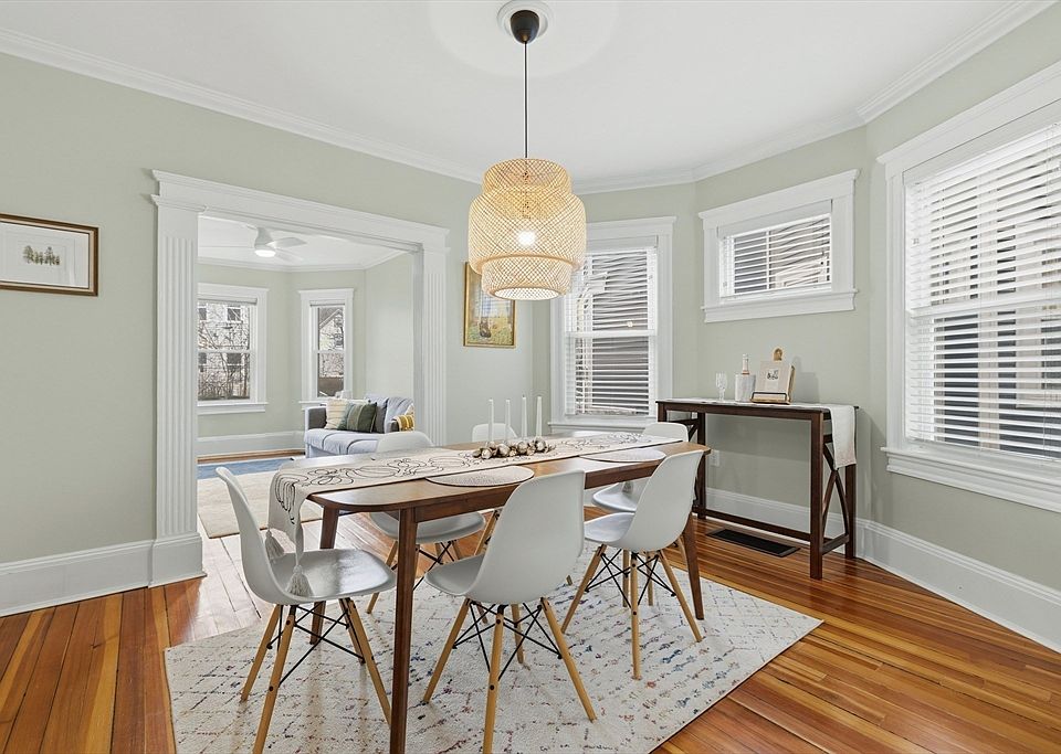 1st image of 19 Rill St #1