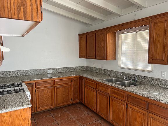 4th image of 25095 Juanita Ave