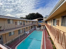 18 S Marguerita Ave