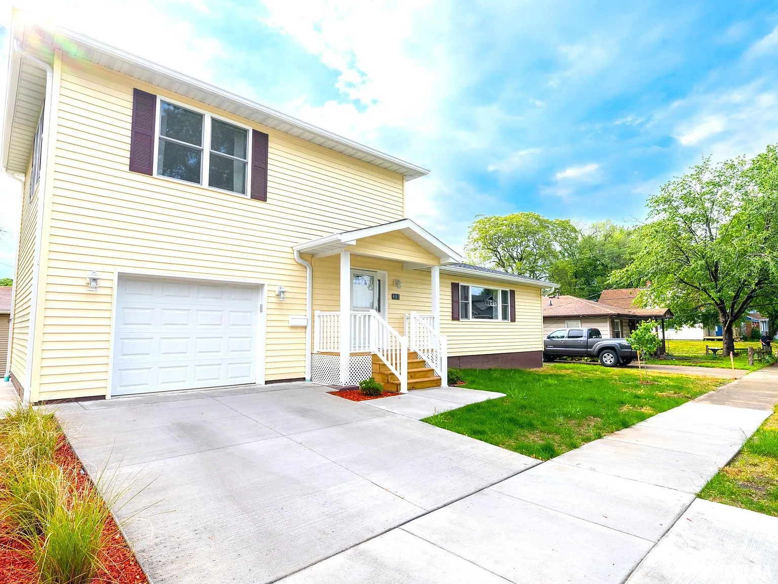 803 Summer St photo 1