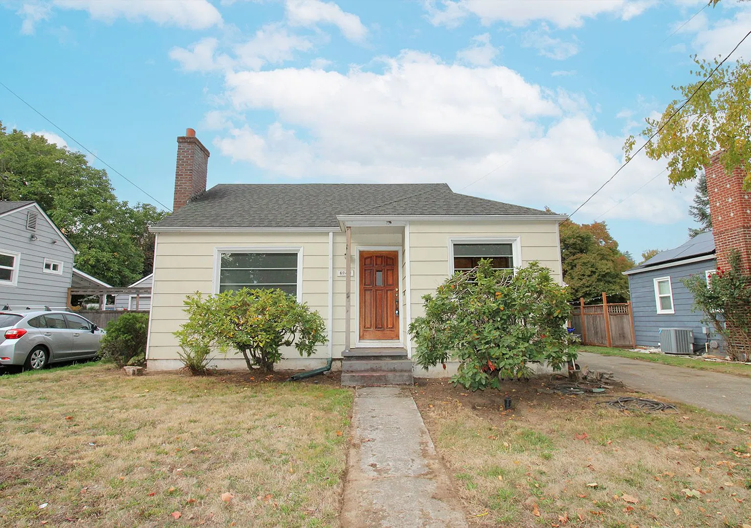Updated 3 Bedroom 1940's Concordia Ranchalow Across from Fernhill Park — Photo 2