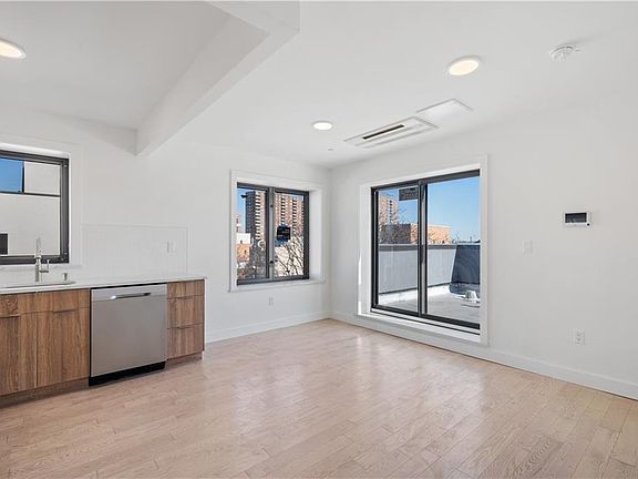 4th image of 168 Bay 49th St #4B