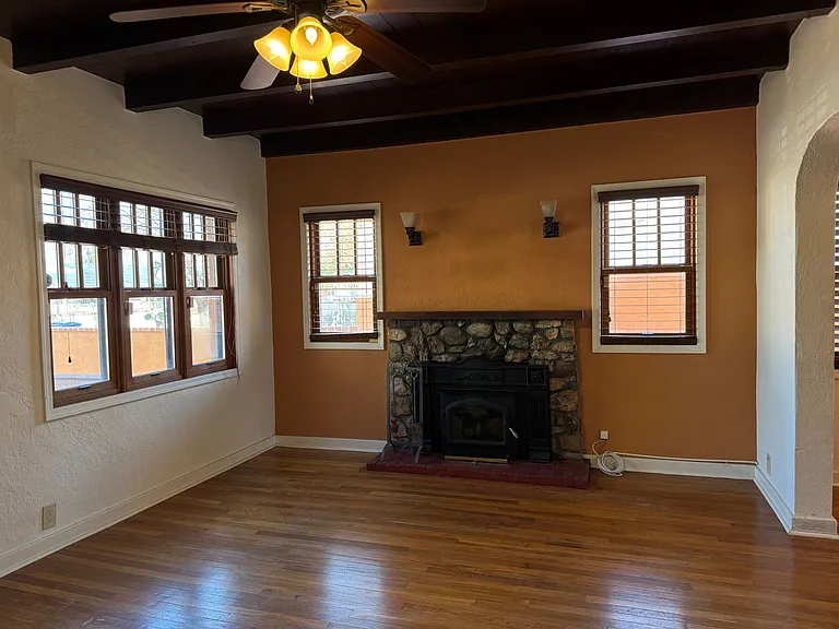 3004 E Adams St — Photo 3