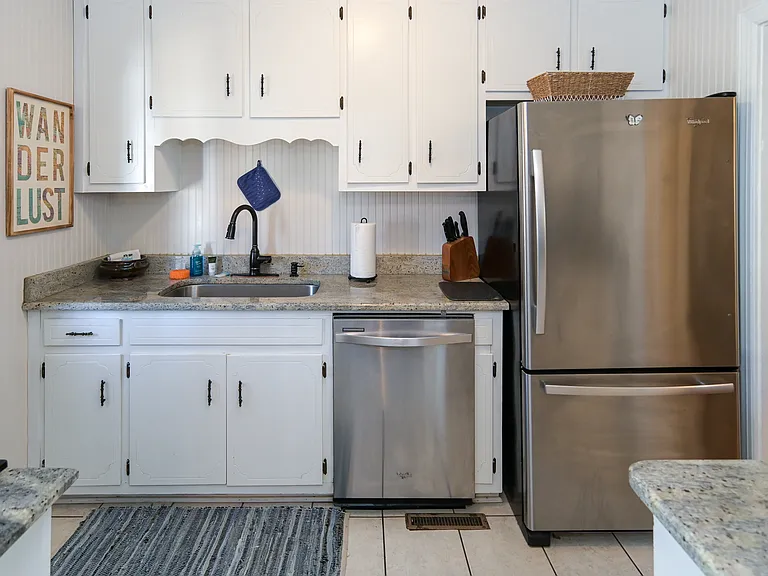 2023 Stanford Dr SW — Photo 8