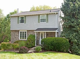 131 Briarwood Ln, Cranberry Township, PA 16066