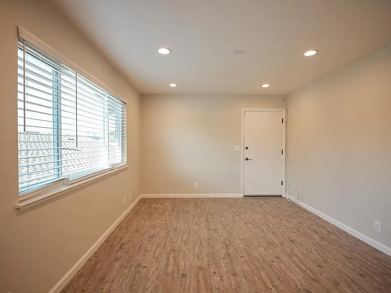 1695 Whitwood Ln #4 — Photo 5