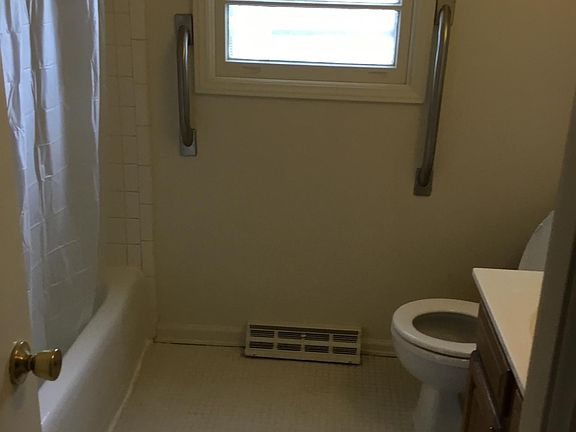 4th image of 1652 Diamond Ave NE