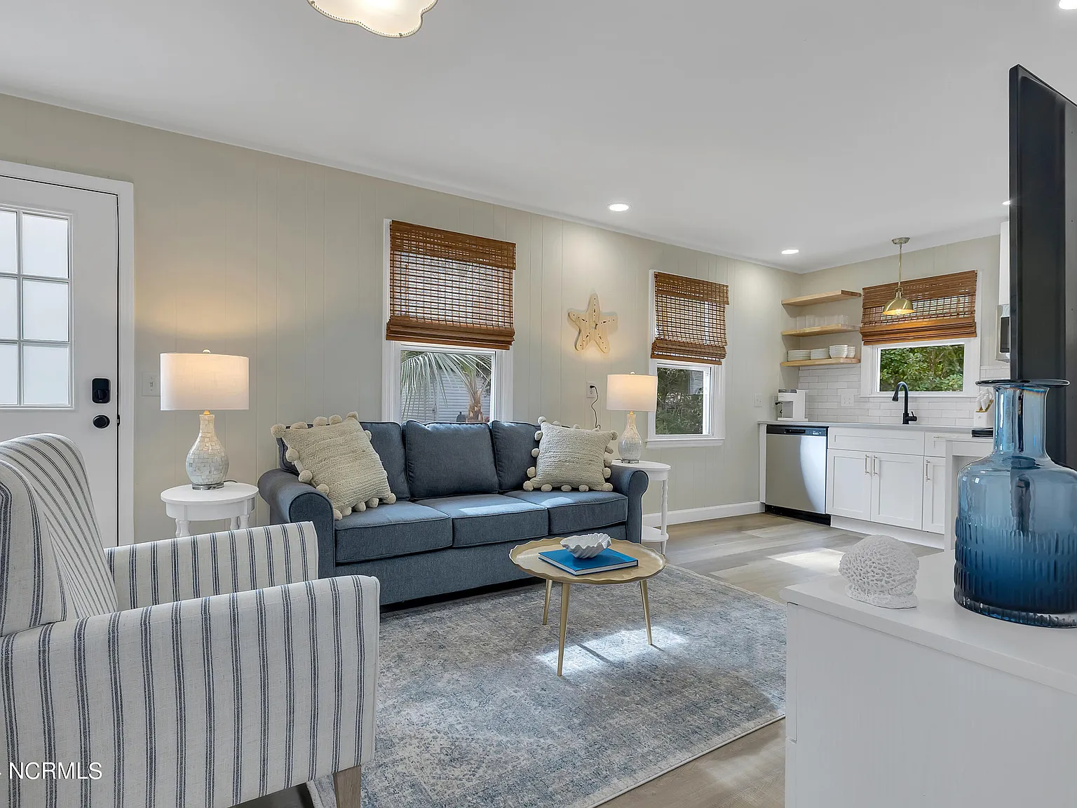 3 bed, 1.0 bath, $2,000 — Photo 4