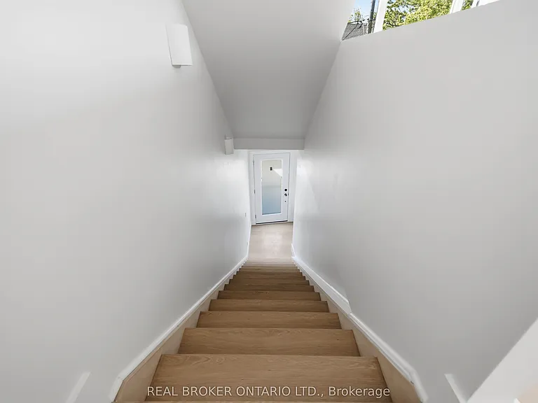 102 Boultbee Ave #B — Photo 10