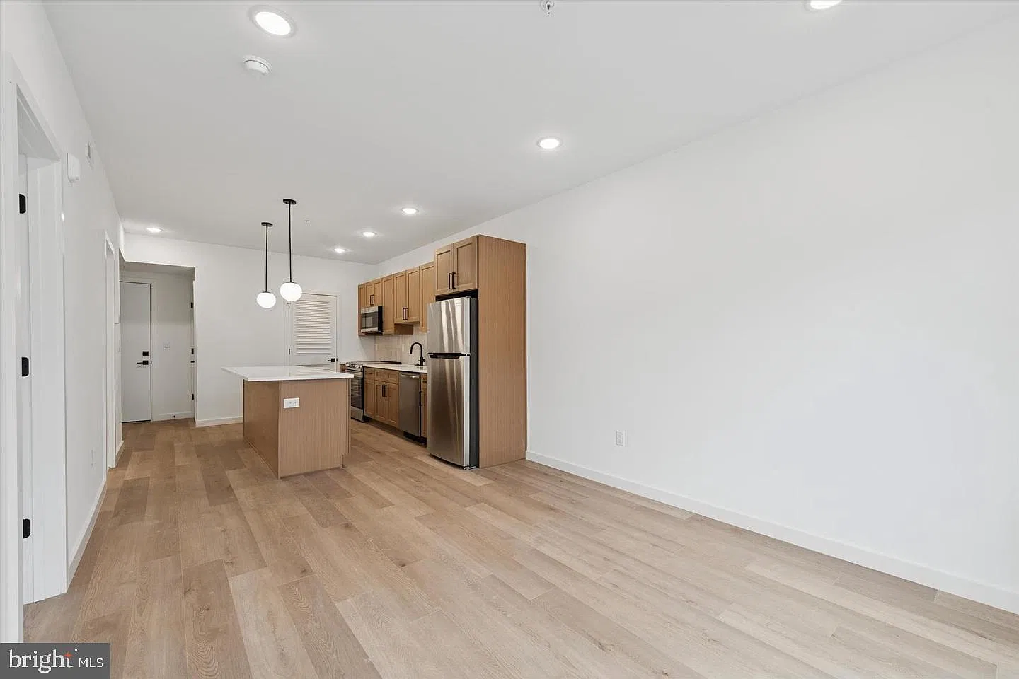 2 bed, 900 sqft, $2,550 — Photo 3