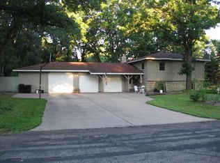 8080 Woodlawn Dr, Mounds View, MN 55112