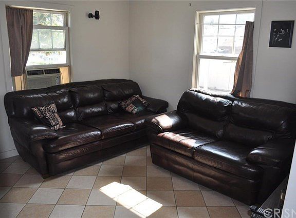 3rd image of 3042 La Clede Ave