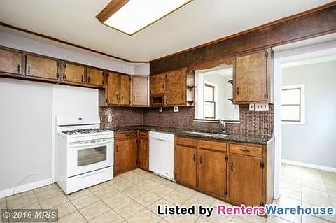 4th image of 439 Maple Ave