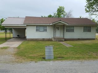 107 E 4th St, Kinta, OK 74552