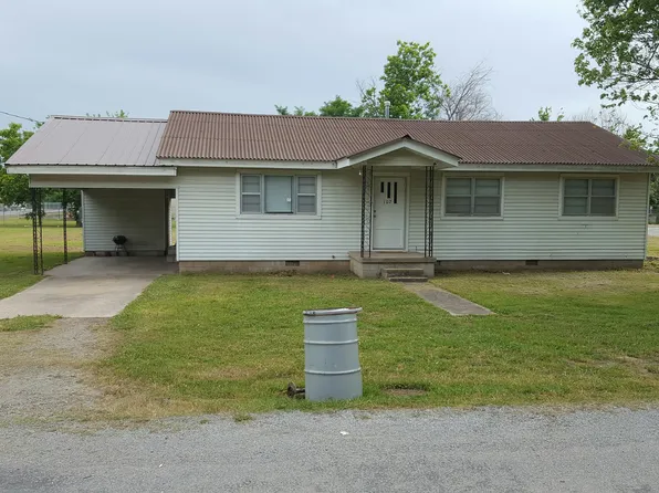 107 E 4th St, Kinta, OK 74552