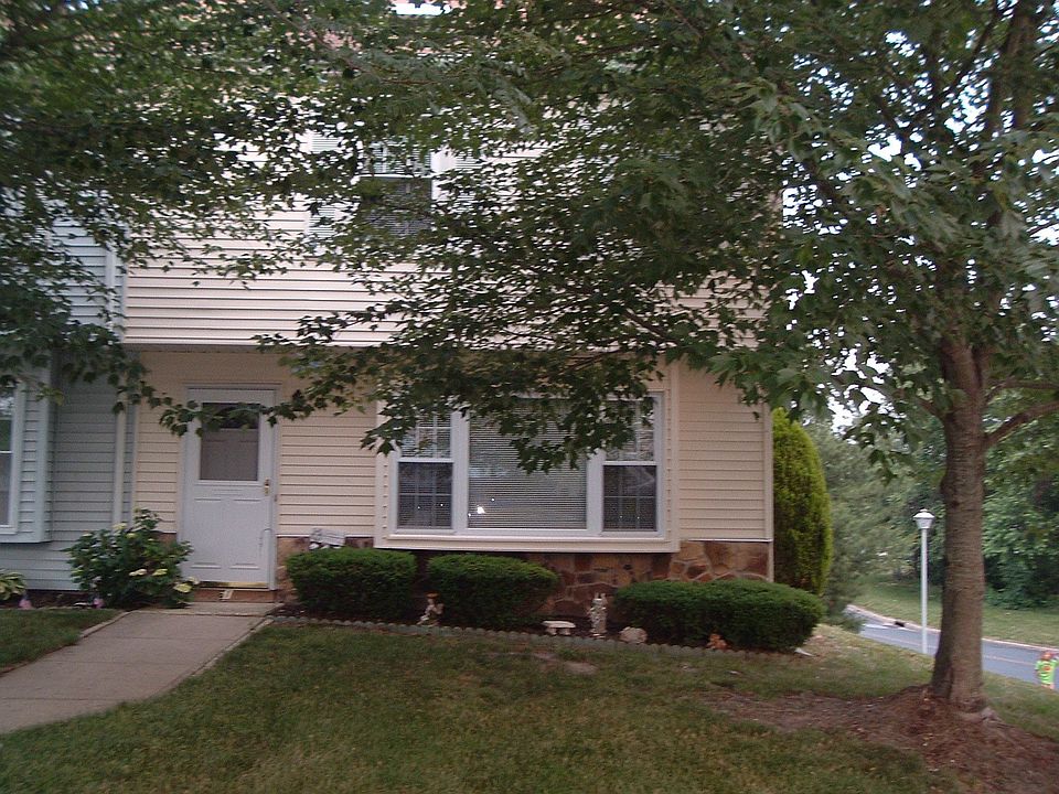 Large end unit - across from pool!