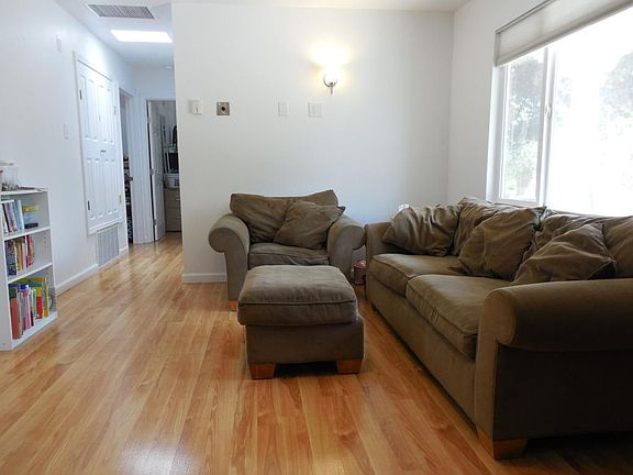 2nd image of 3113 La Veta Dr NE