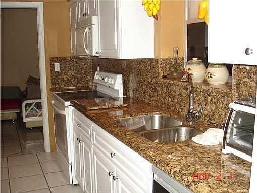 5th image of 2100 SW 33rd Ave