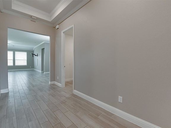 4th image of 4948 Birchwood Bluff Ln